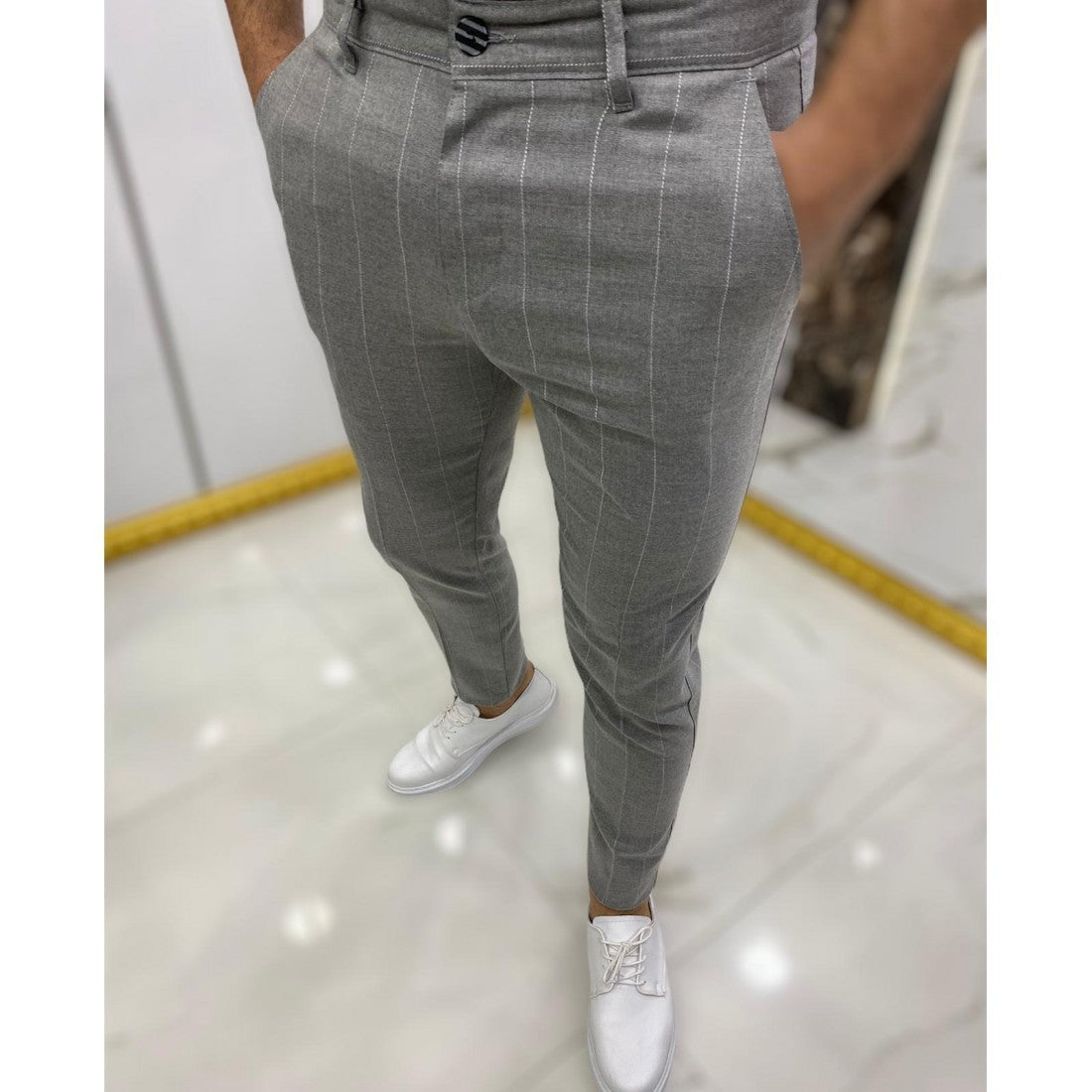 Pantaloni casual stretti alla caviglia con strisce a pois da uomo - ModaTutto