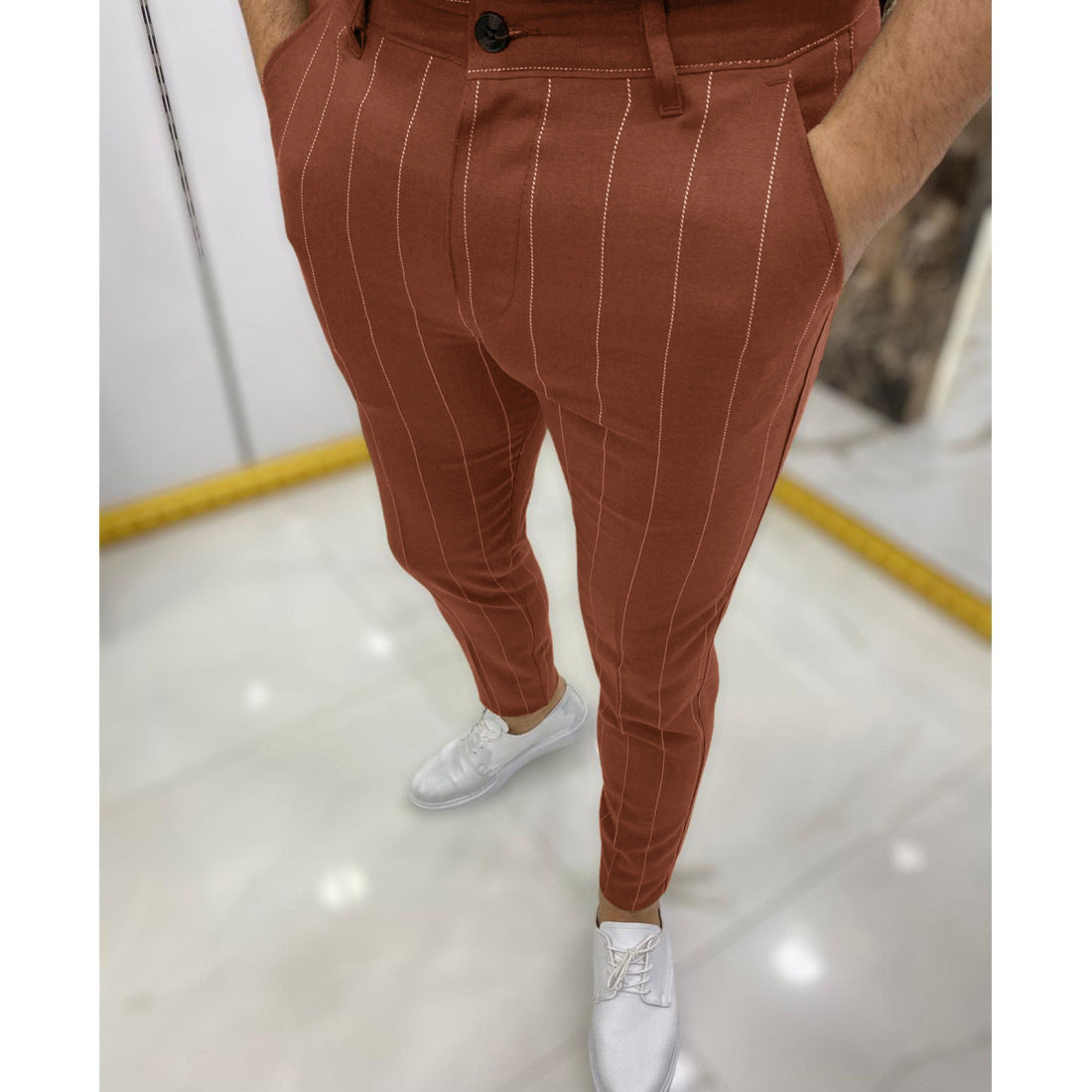 Pantaloni casual stretti alla caviglia con strisce a pois da uomo - ModaTutto